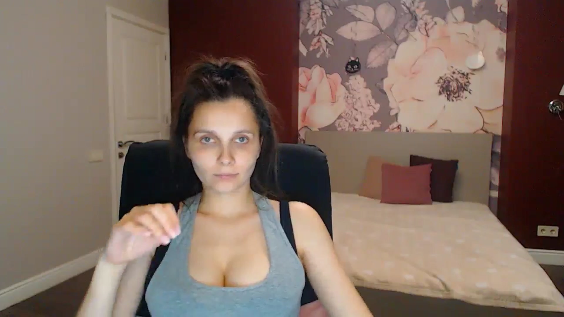 Gallery image thumbnail from Karina_Mils's myfreecams stream on, 08/03/2025, 18:50 image 11 of 20