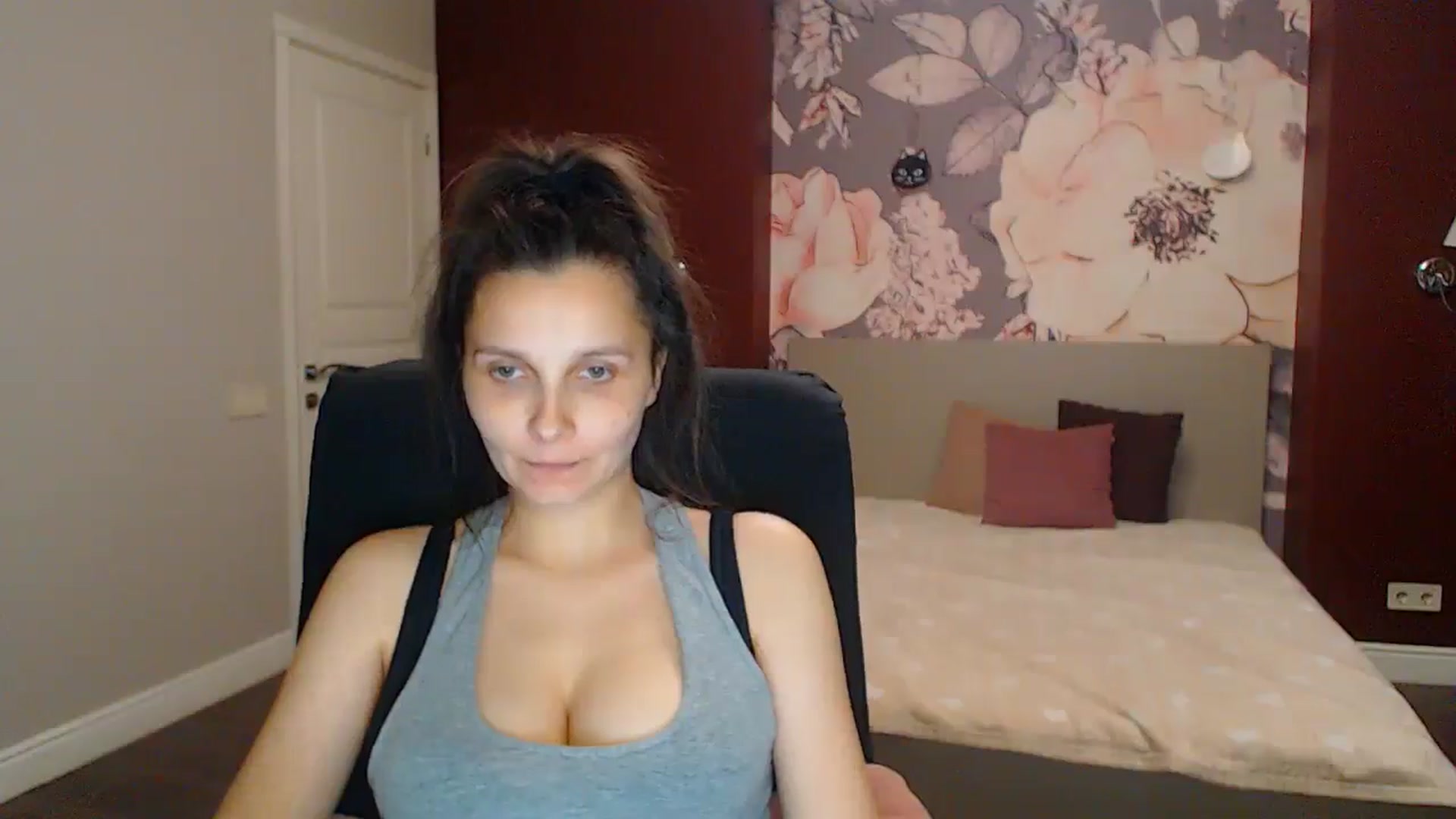 Gallery image thumbnail from Karina_Mils's myfreecams stream on, 08/03/2025, 18:50 image 9 of 20
