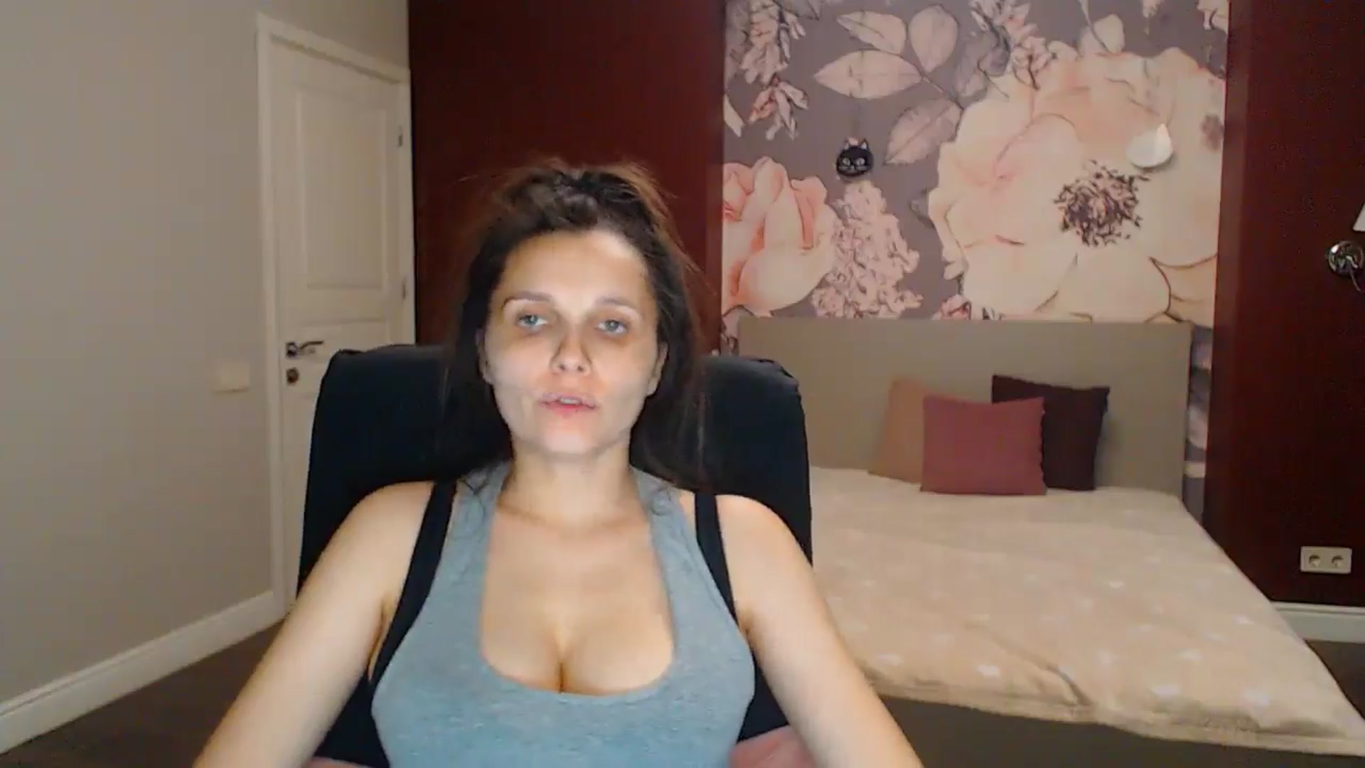 Gallery image thumbnail from Karina_Mils's myfreecams stream on, 08/03/2025, 18:50 image 2 of 20