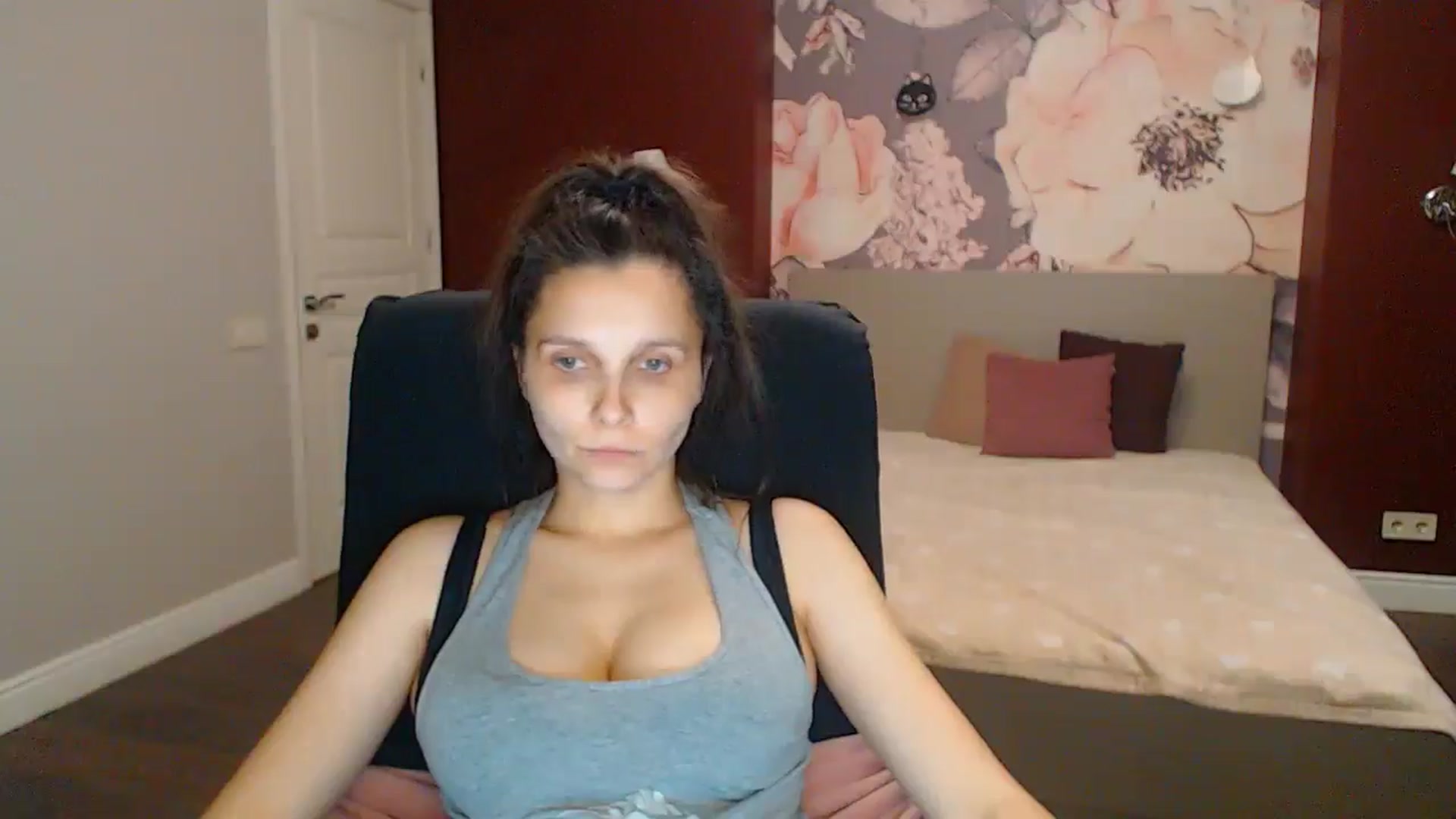 Gallery image thumbnail from Karina_Mils's myfreecams stream on, 08/03/2025, 19:21 image 7 of 20
