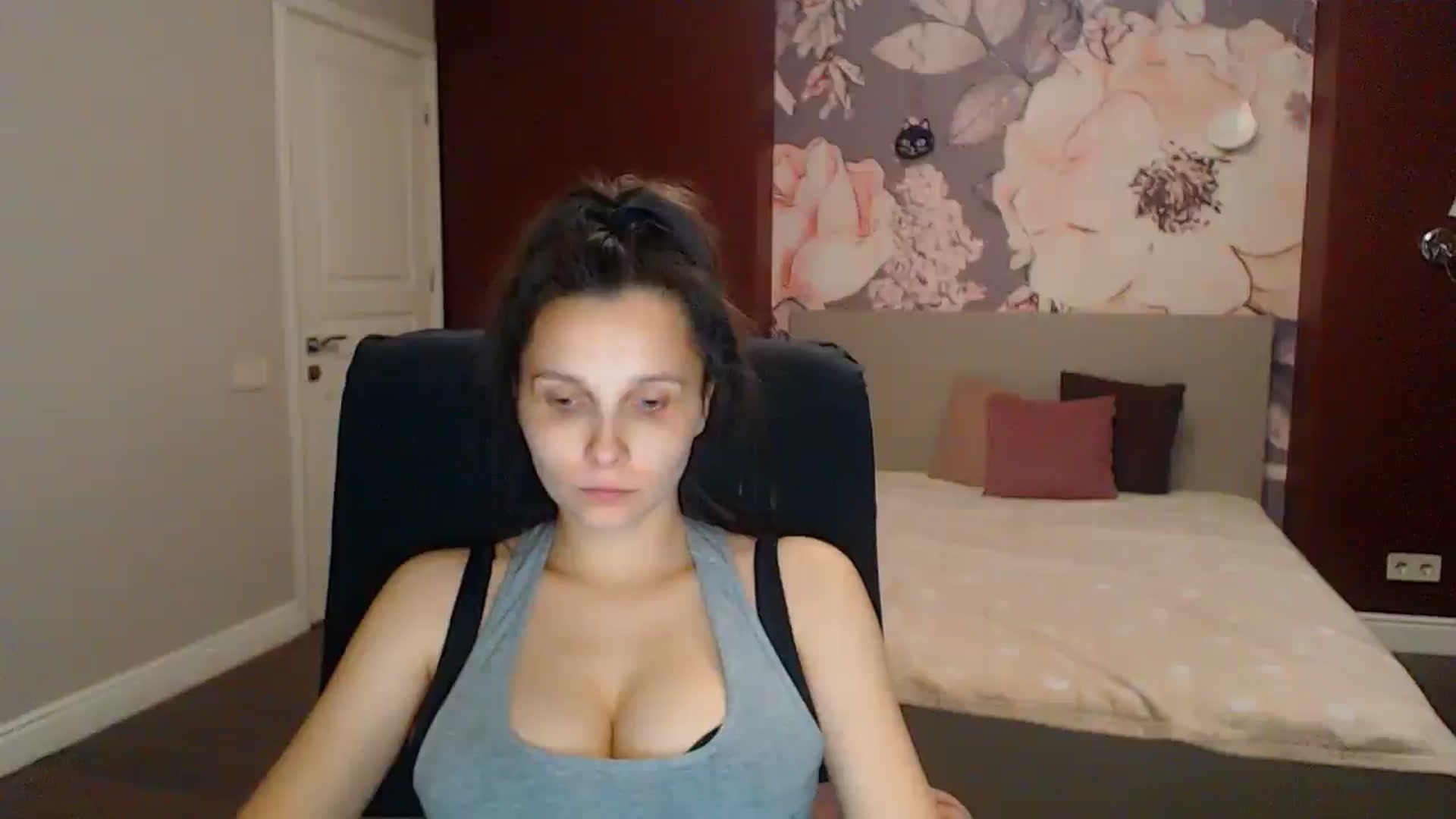 Gallery image thumbnail from Karina_Mils's myfreecams stream on, 08/03/2025, 19:21 image 1 of 20