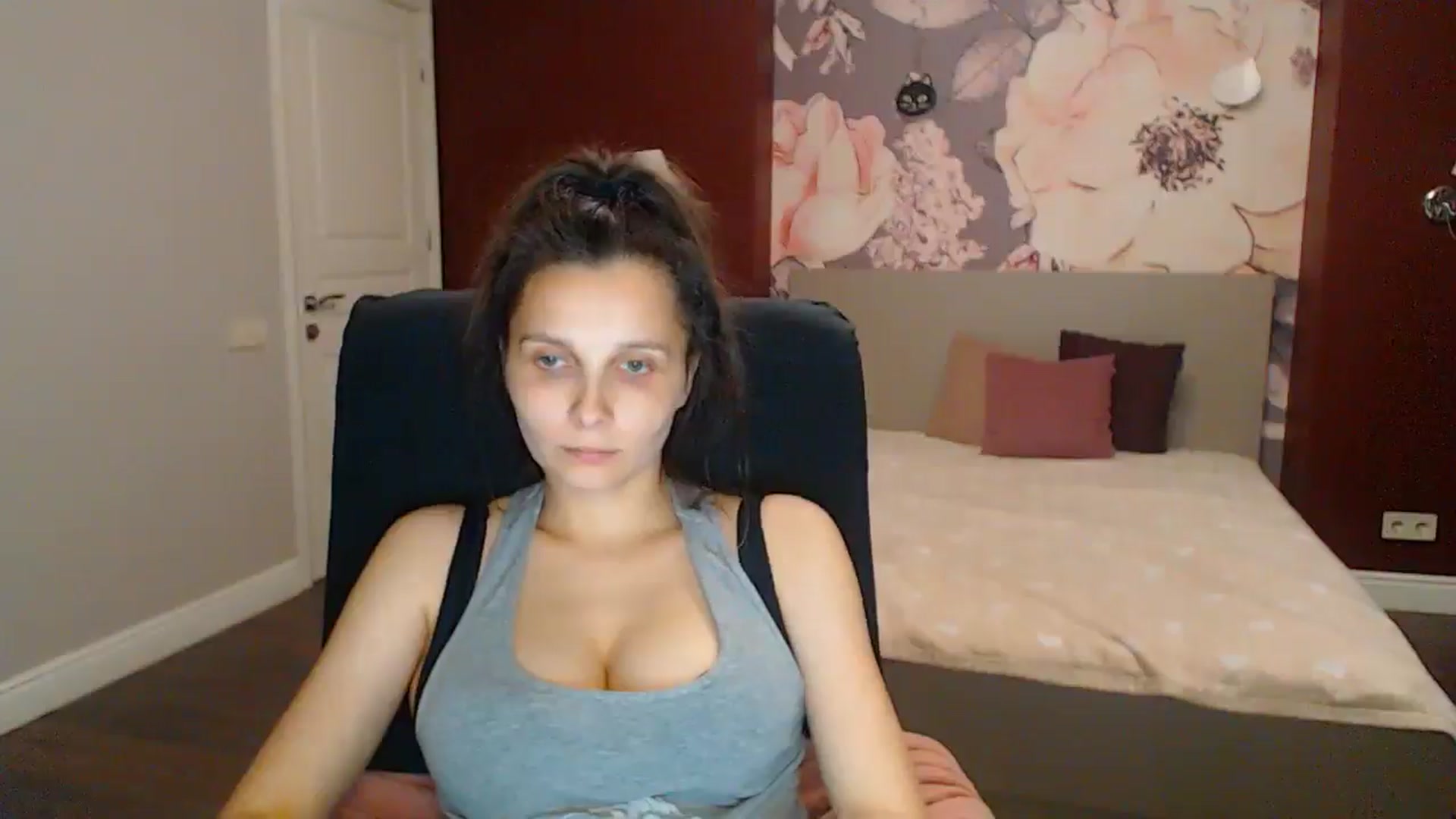 Gallery image thumbnail from Karina_Mils's myfreecams stream on, 08/03/2025, 19:21 image 5 of 20