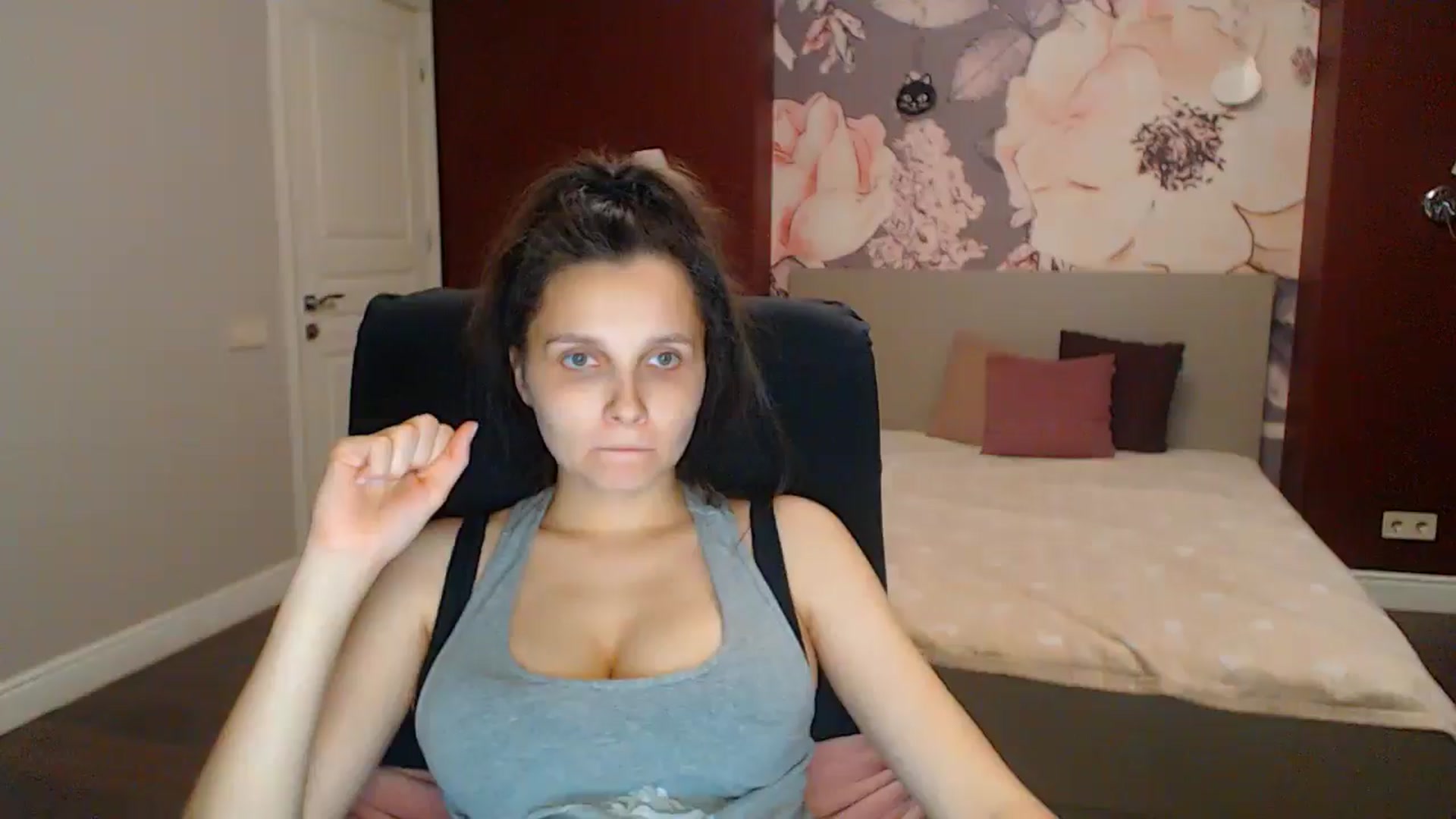Gallery image thumbnail from Karina_Mils's myfreecams stream on, 08/03/2025, 19:21 image 12 of 20