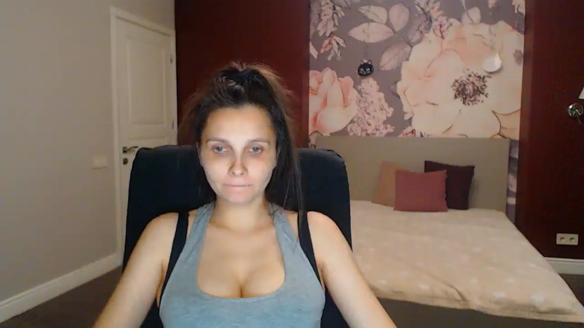 Gallery image thumbnail from Karina_Mils's myfreecams stream on, 08/03/2025, 19:21 image 18 of 20