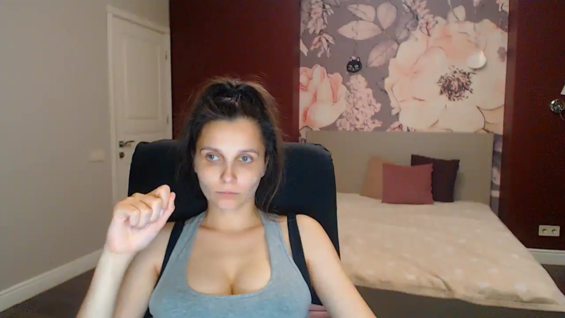 Gallery image thumbnail from Karina_Mils's myfreecams stream on, 08/03/2025, 20:28 image 14 of 20
