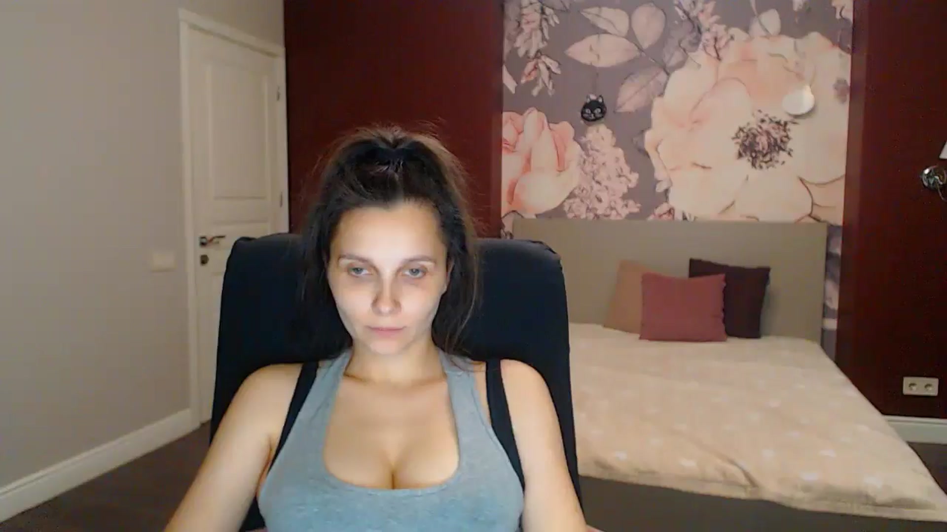 Gallery image thumbnail from Karina_Mils's myfreecams stream on, 08/03/2025, 20:28 image 6 of 20