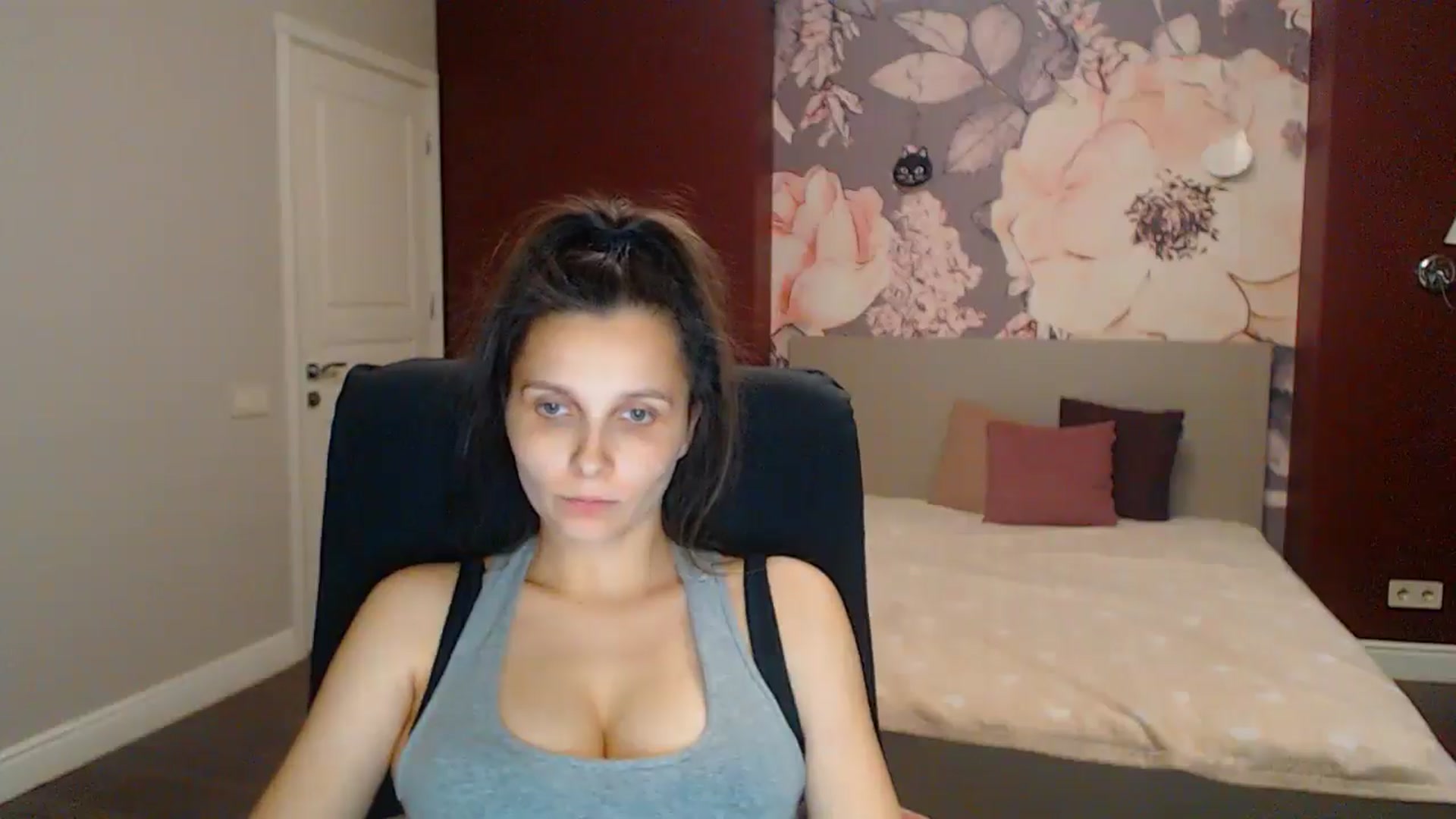 Gallery image thumbnail from Karina_Mils's myfreecams stream on, 08/03/2025, 20:28 image 12 of 20