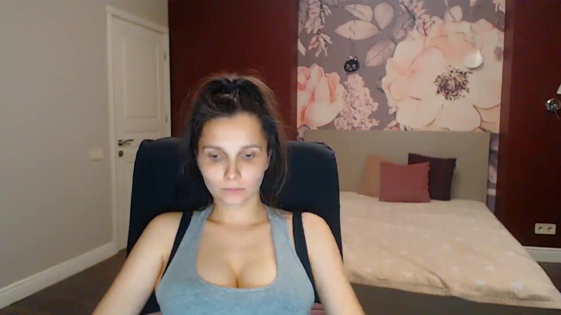 Gallery image thumbnail from Karina_Mils's myfreecams stream on, 08/03/2025, 20:28 image 3 of 20