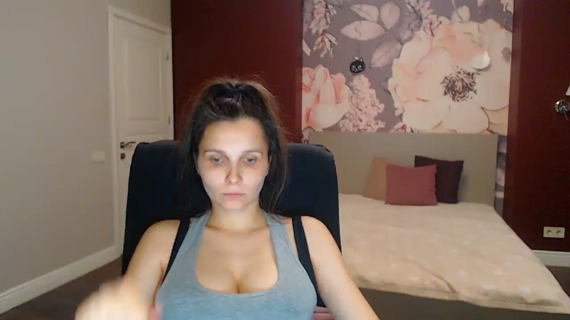 Gallery image thumbnail from Karina_Mils's myfreecams stream on, 08/03/2025, 20:28 image 11 of 20