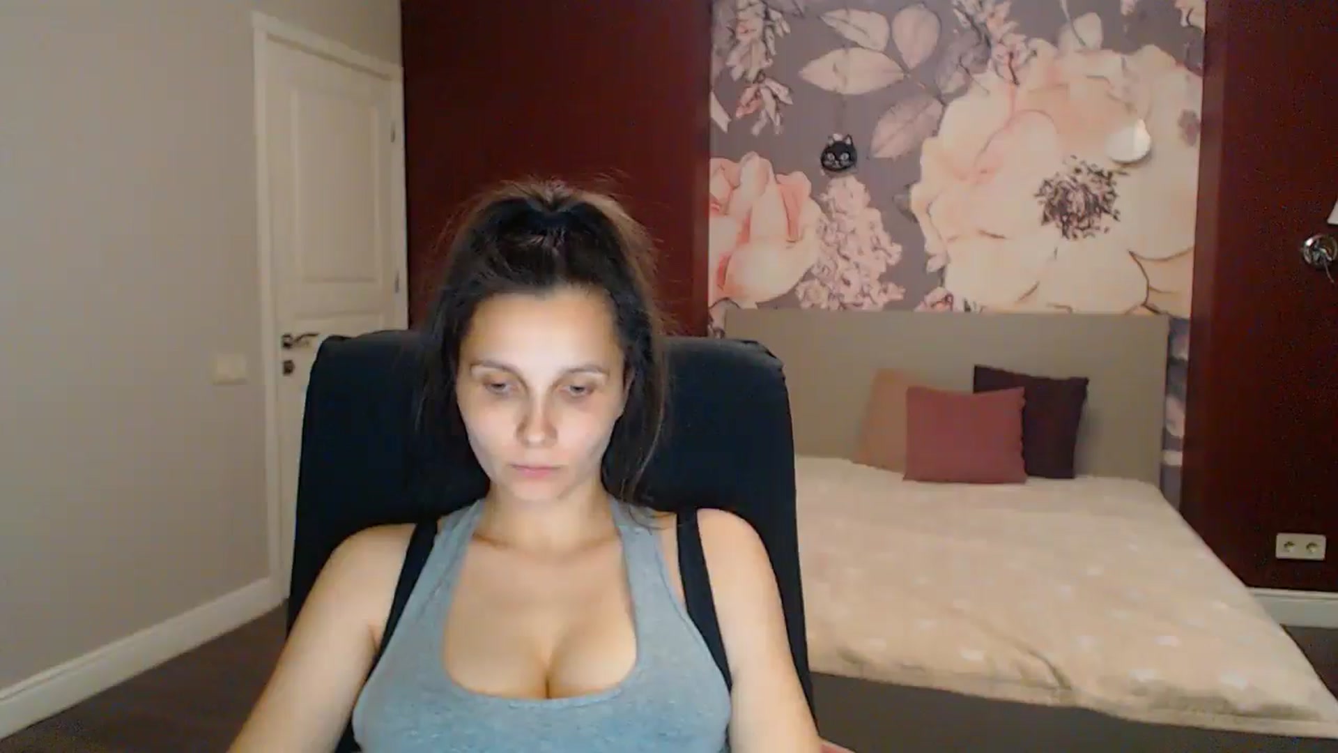 Gallery image thumbnail from Karina_Mils's myfreecams stream on, 08/03/2025, 20:28 image 17 of 20