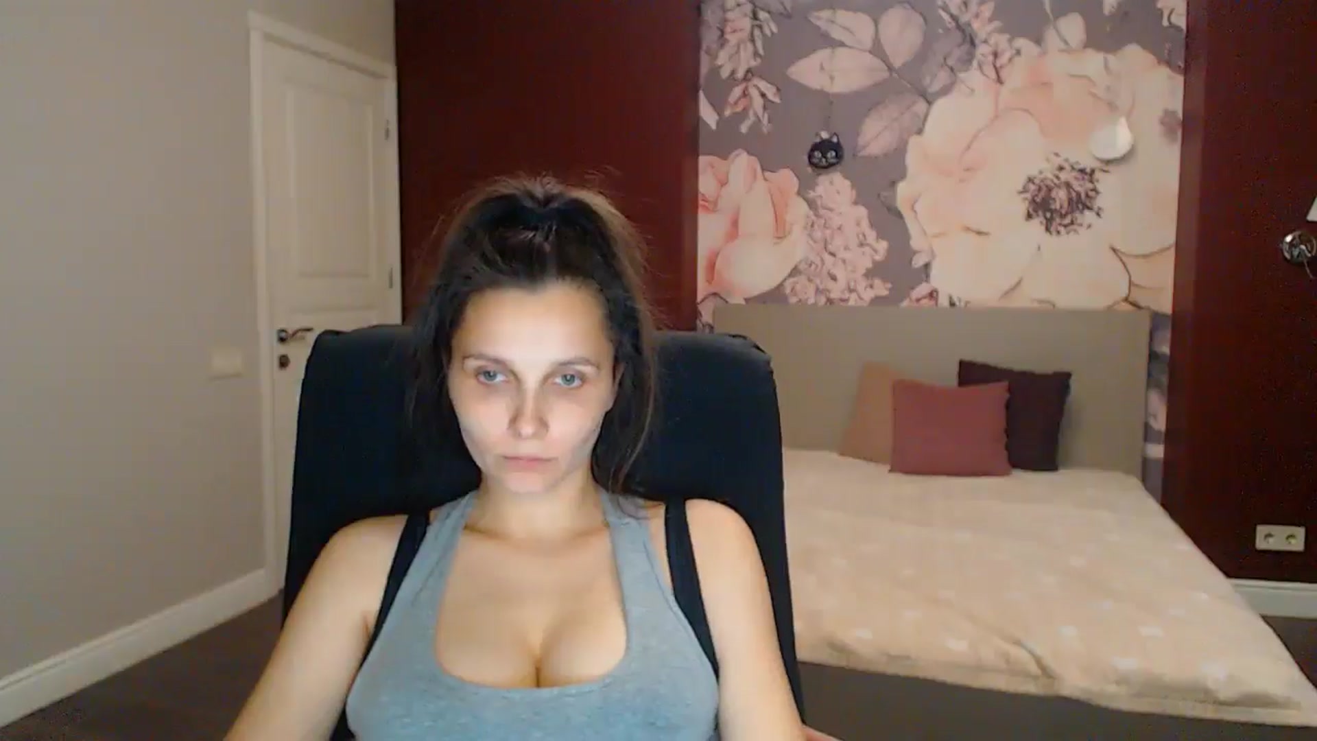 Gallery image thumbnail from Karina_Mils's myfreecams stream on, 08/03/2025, 20:28 image 15 of 20