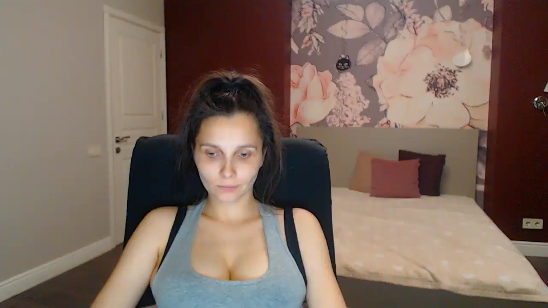 Gallery image thumbnail from Karina_Mils's myfreecams stream on, 08/03/2025, 20:28 image 2 of 20