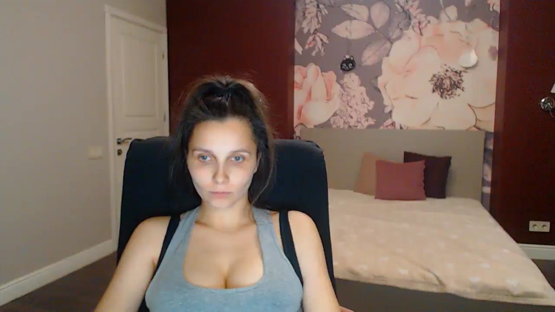 Gallery image thumbnail from Karina_Mils's myfreecams stream on, 08/03/2025, 20:28 image 20 of 20