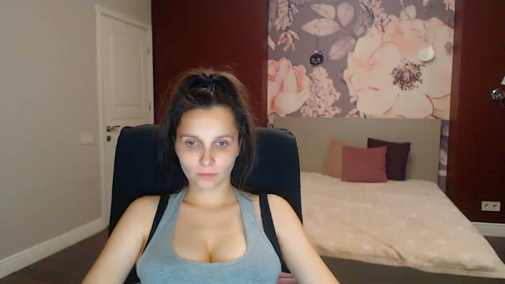 Gallery image thumbnail from Karina_Mils's myfreecams stream on, 08/03/2025, 20:28 image 7 of 20