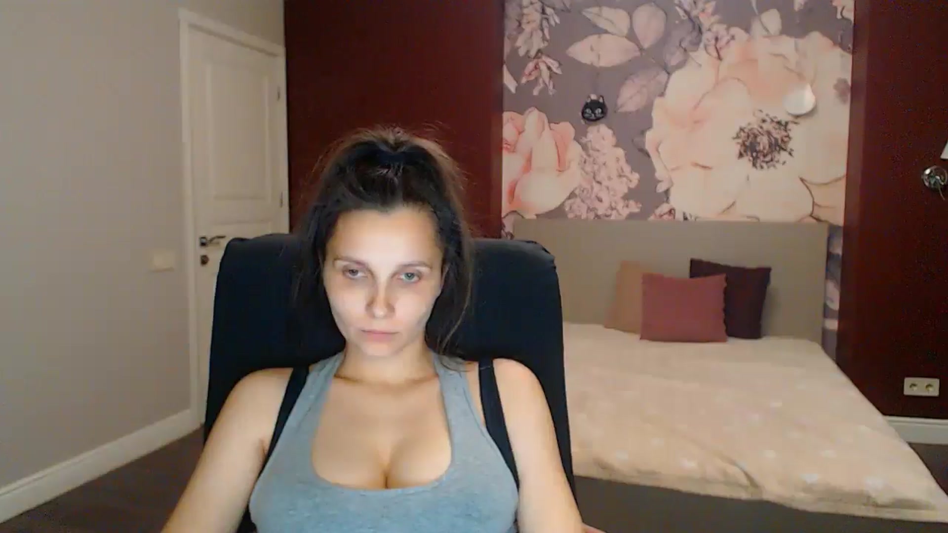 Gallery image thumbnail from Karina_Mils's myfreecams stream on, 08/03/2025, 20:28 image 18 of 20