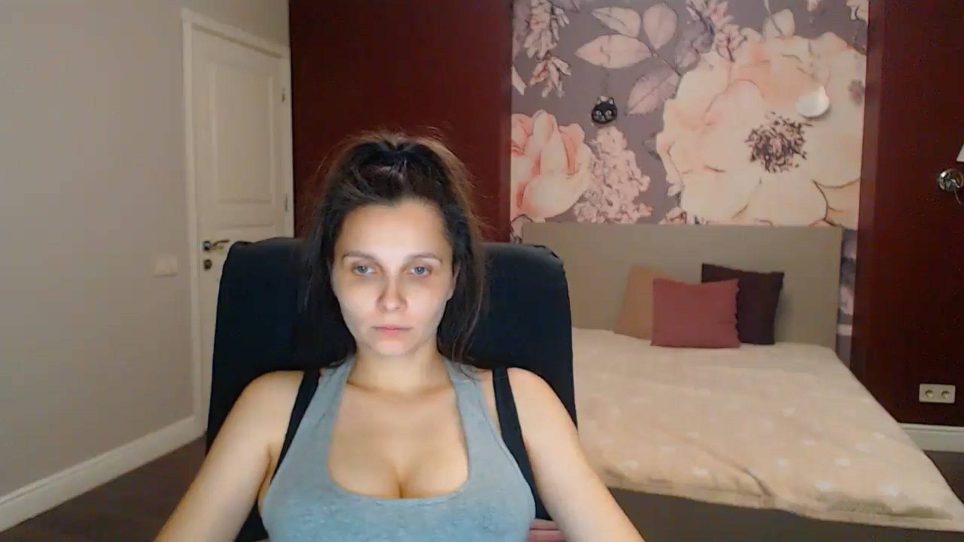 Gallery image thumbnail from Karina_Mils's myfreecams stream on, 08/03/2025, 20:28 image 8 of 20