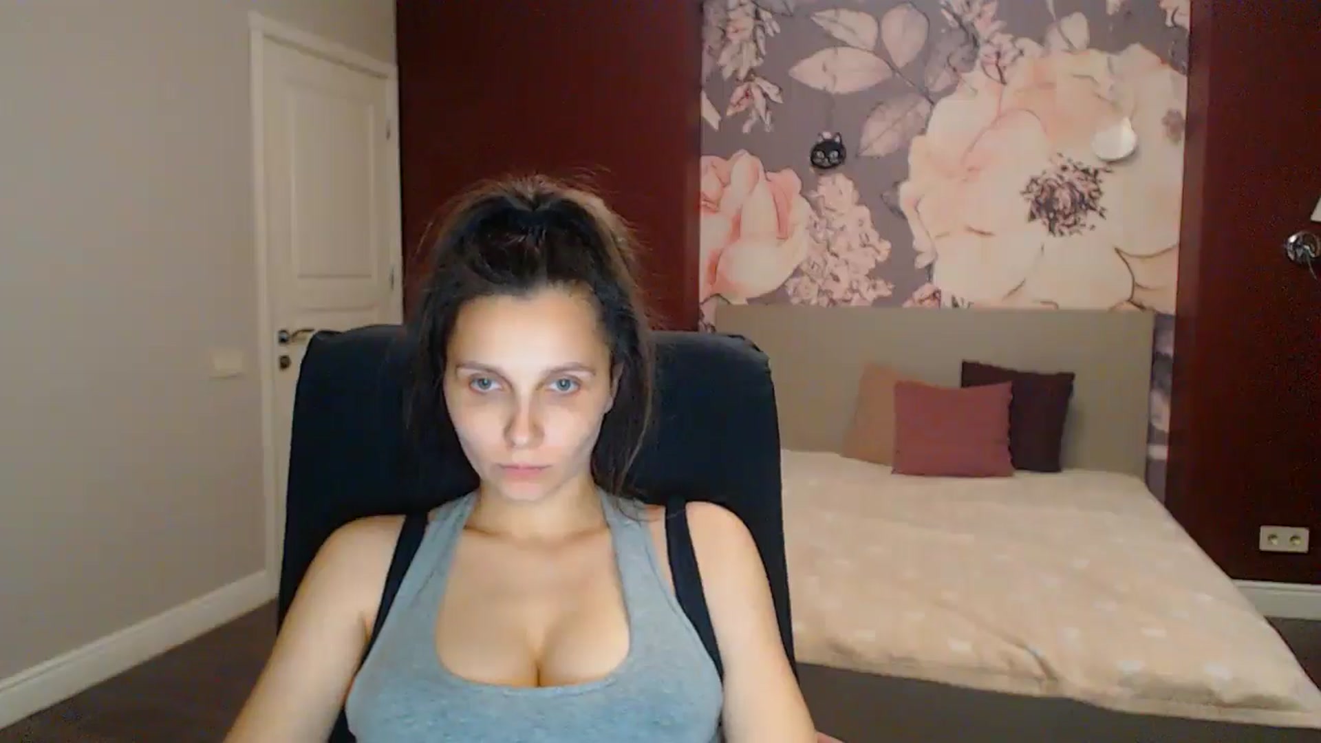 Gallery image thumbnail from Karina_Mils's myfreecams stream on, 08/03/2025, 20:28 image 19 of 20