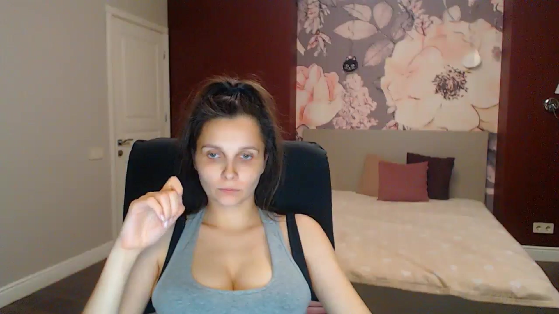 Gallery image thumbnail from Karina_Mils's myfreecams stream on, 08/03/2025, 20:28 image 10 of 20