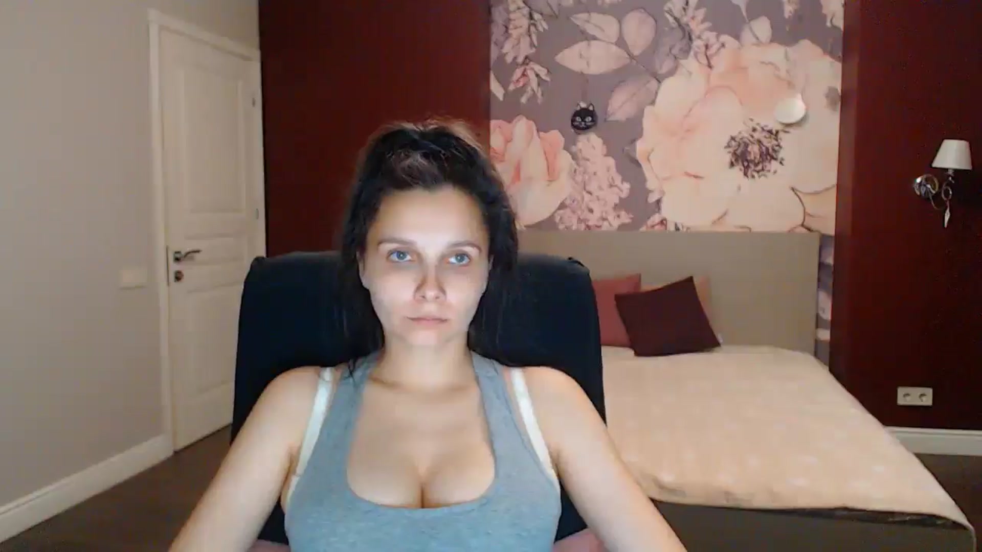 Gallery image thumbnail from Karina_Mils's myfreecams stream on, 08/08/2025, 17:42 image 9 of 20