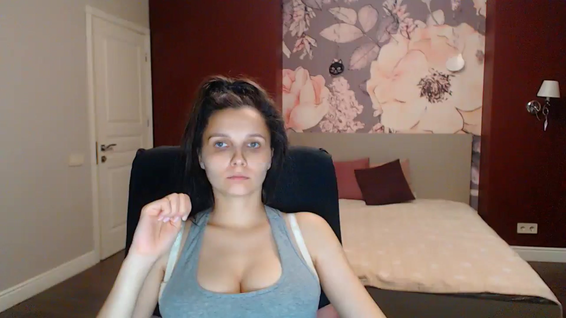 Gallery image thumbnail from Karina_Mils's myfreecams stream on, 08/08/2025, 17:42 image 16 of 20
