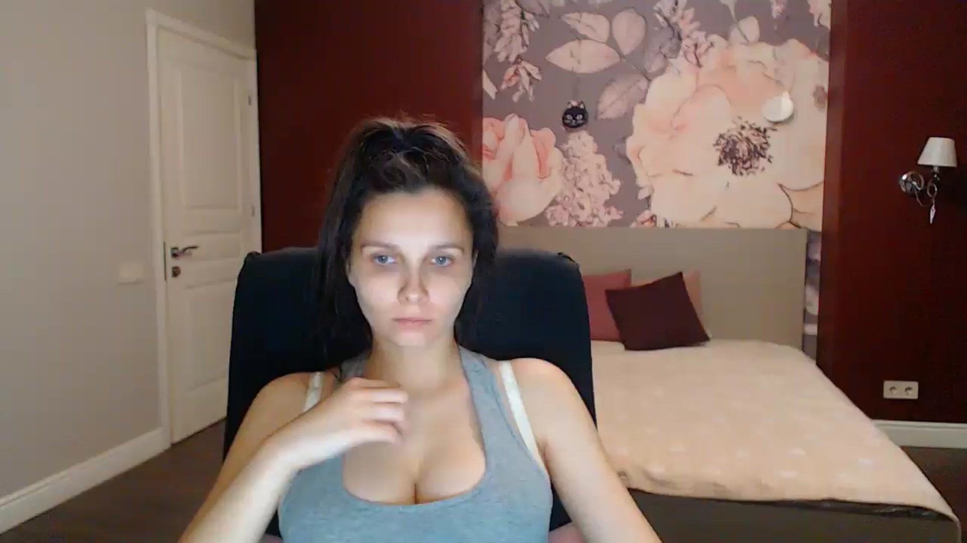 Gallery image thumbnail from Karina_Mils's myfreecams stream on, 08/08/2025, 17:42 image 15 of 20