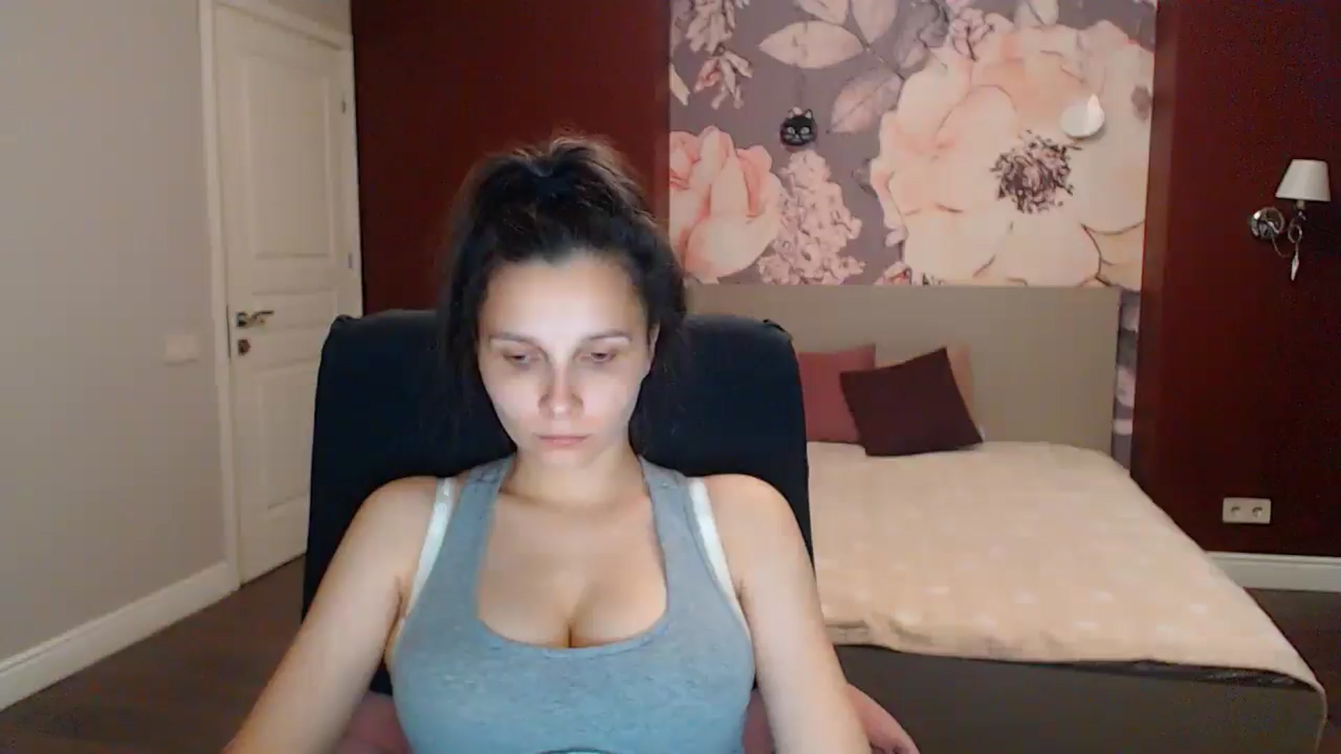 Gallery image thumbnail from Karina_Mils's myfreecams stream on, 08/08/2025, 17:42 image 6 of 20