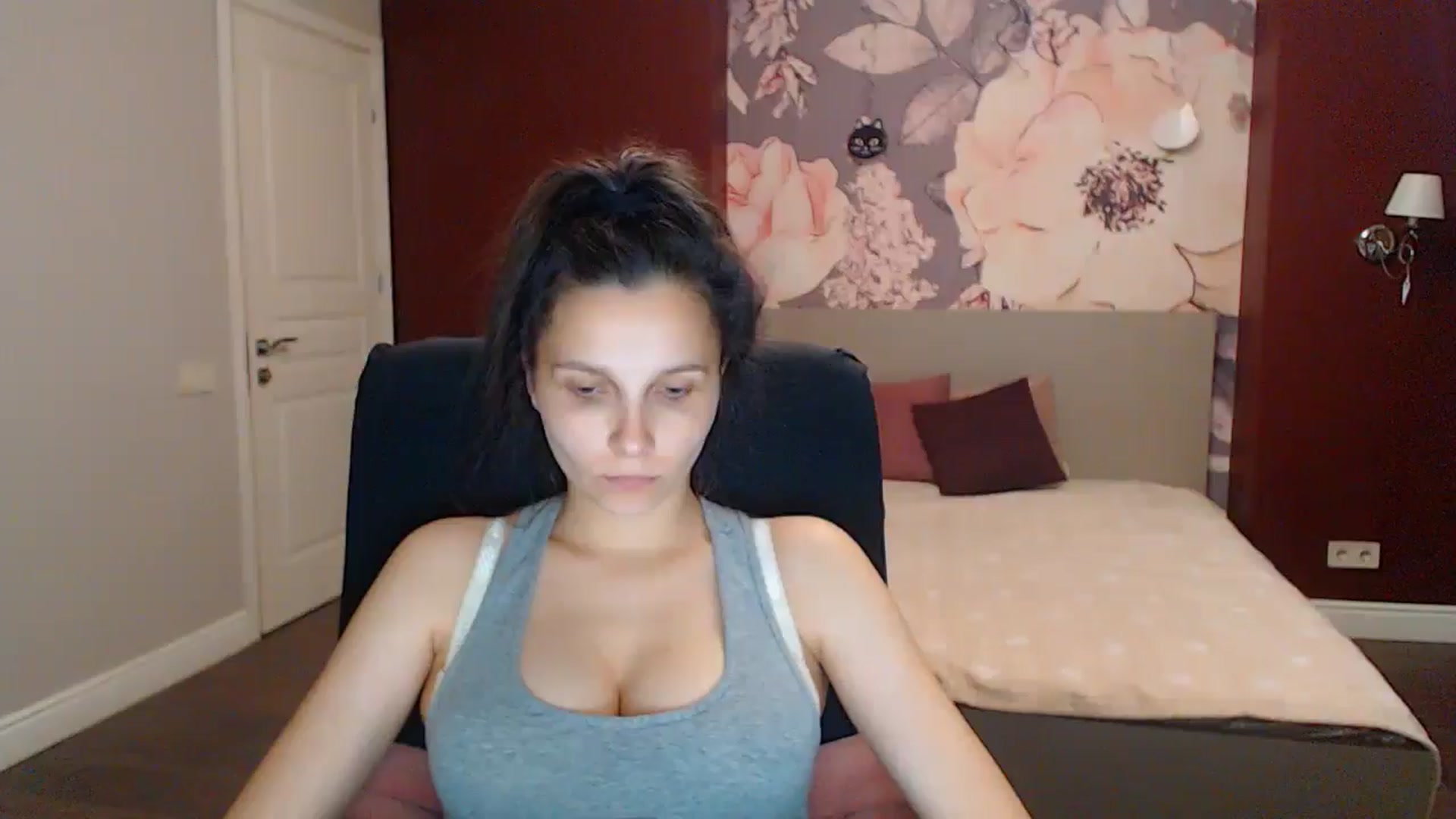 Gallery image thumbnail from Karina_Mils's myfreecams stream on, 08/08/2025, 17:42 image 1 of 20