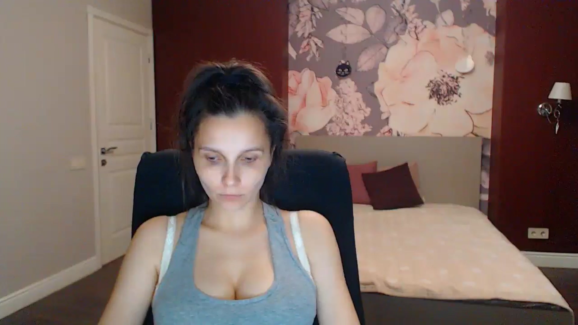 Gallery image thumbnail from Karina_Mils's myfreecams stream on, 08/08/2025, 18:33 image 17 of 20