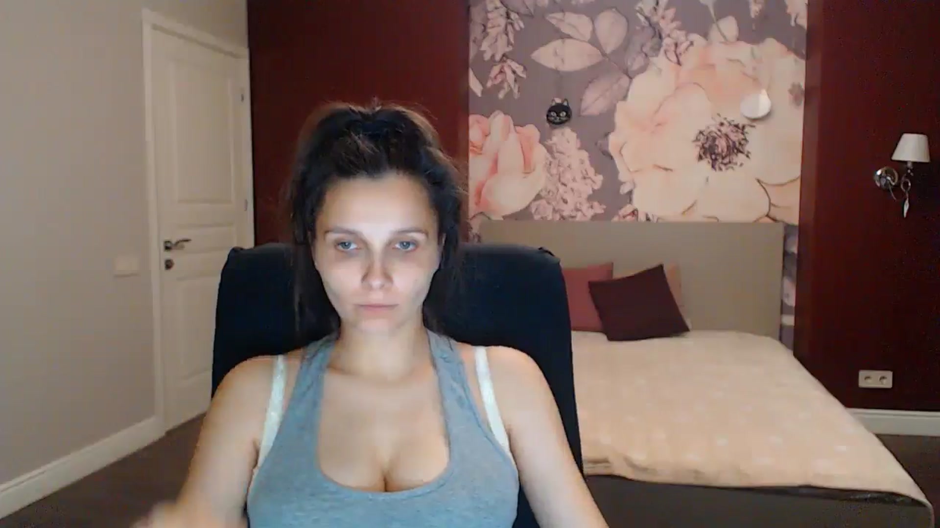 Gallery image thumbnail from Karina_Mils's myfreecams stream on, 08/08/2025, 18:33 image 16 of 20