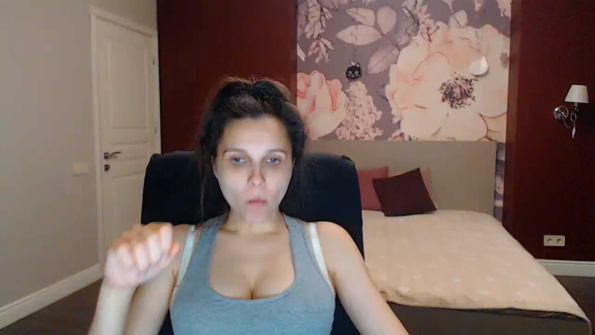 Gallery image thumbnail from Karina_Mils's myfreecams stream on, 08/08/2025, 18:33 image 6 of 20