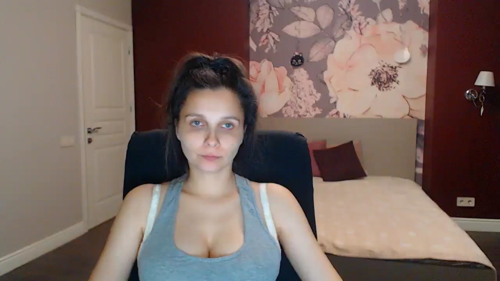 Gallery image thumbnail from Karina_Mils's myfreecams stream on, 08/08/2025, 18:33 image 12 of 20