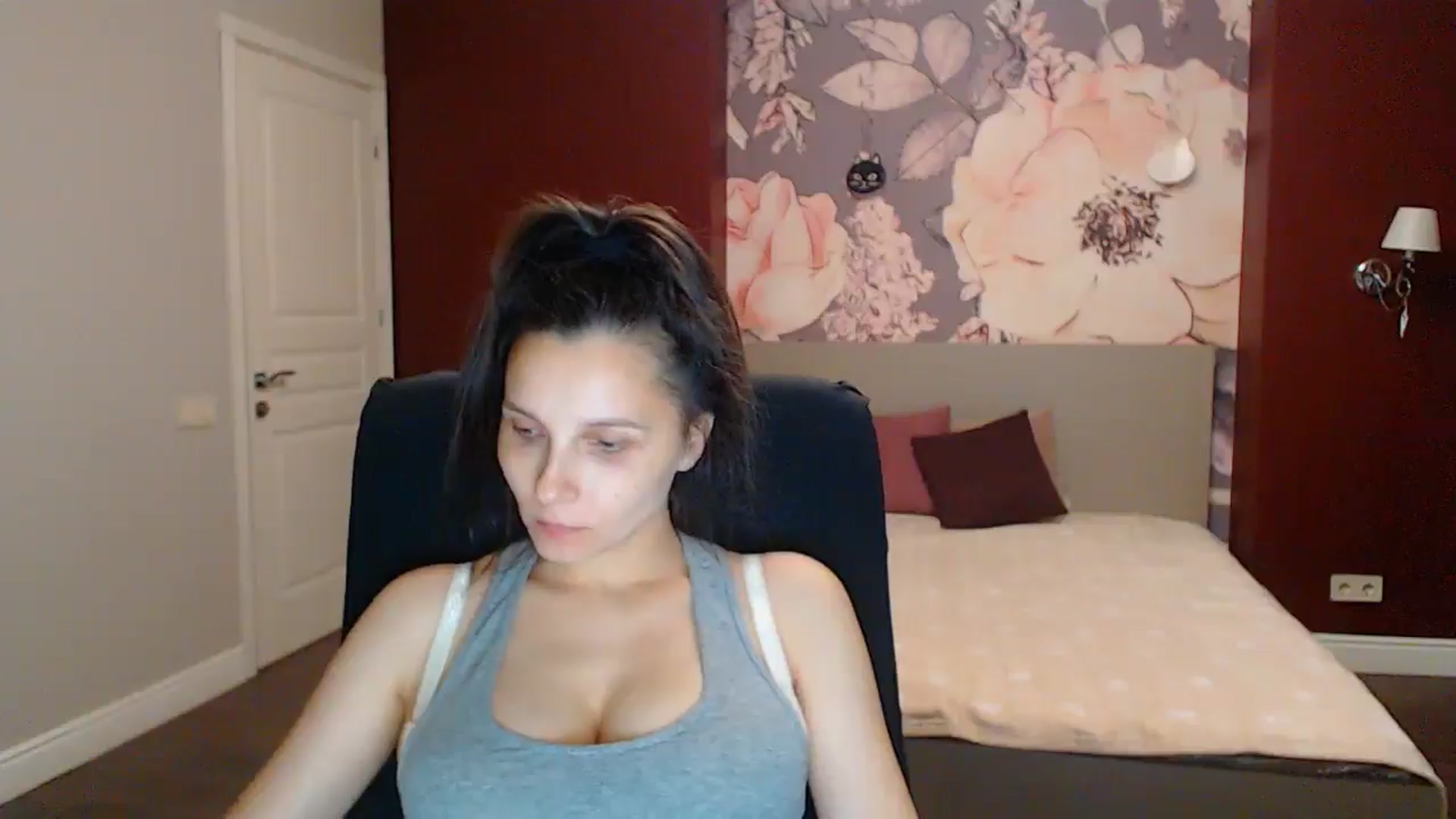 Gallery image thumbnail from Karina_Mils's myfreecams stream on, 08/08/2025, 18:33 image 9 of 20