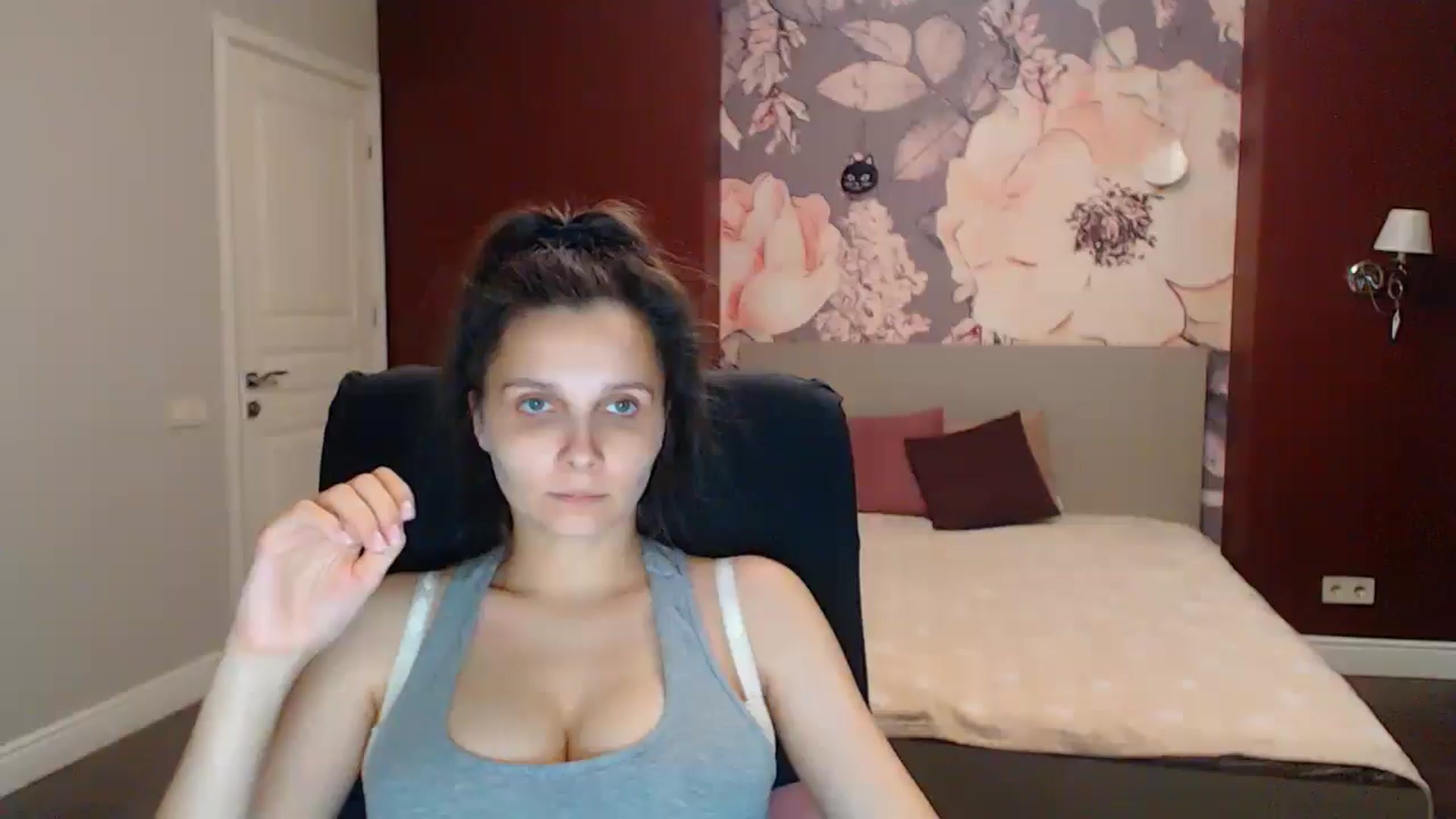 Gallery image thumbnail from Karina_Mils's myfreecams stream on, 08/08/2025, 19:43 image 1 of 20