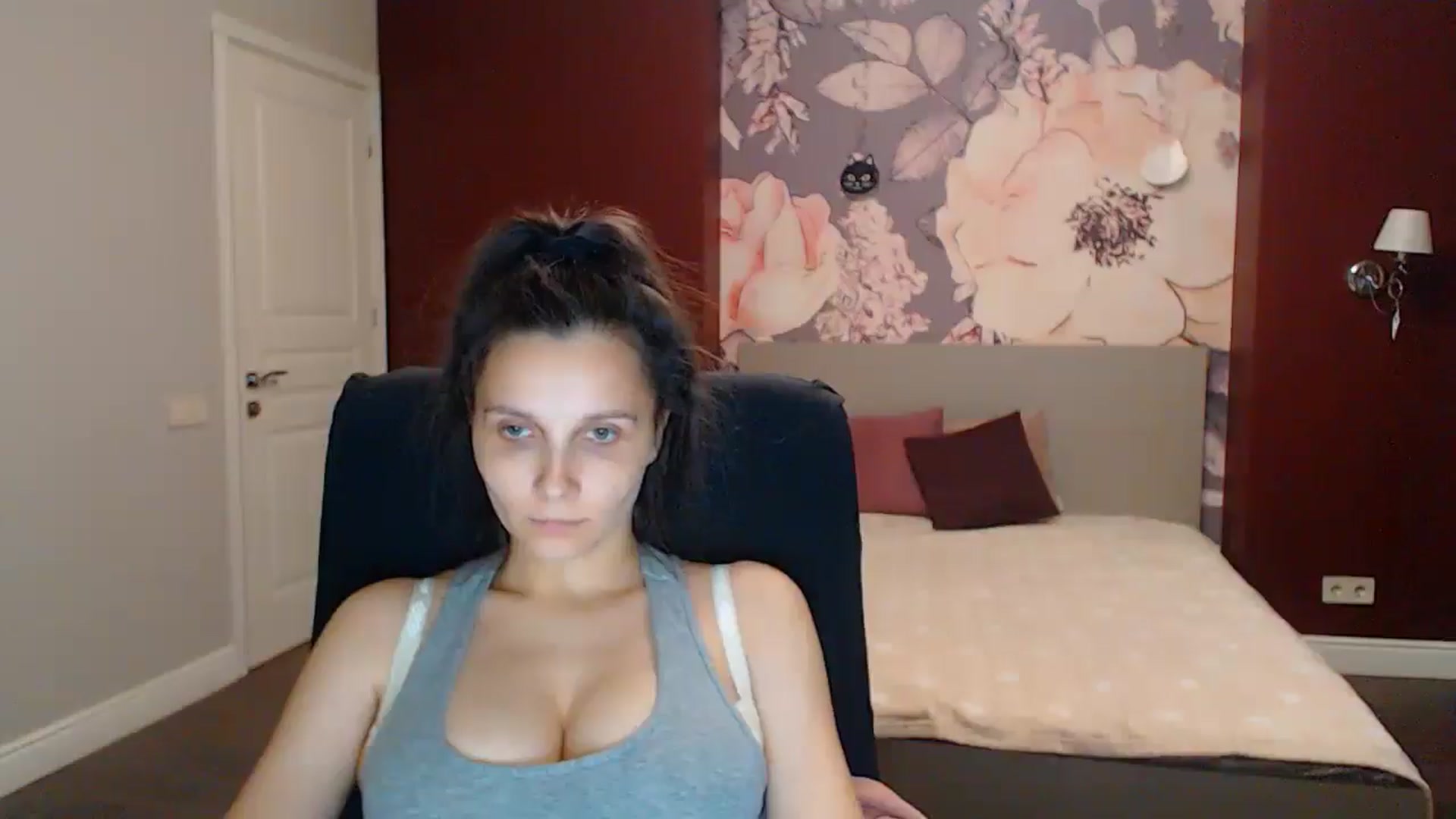 Gallery image thumbnail from Karina_Mils's myfreecams stream on, 08/08/2025, 19:43 image 12 of 20