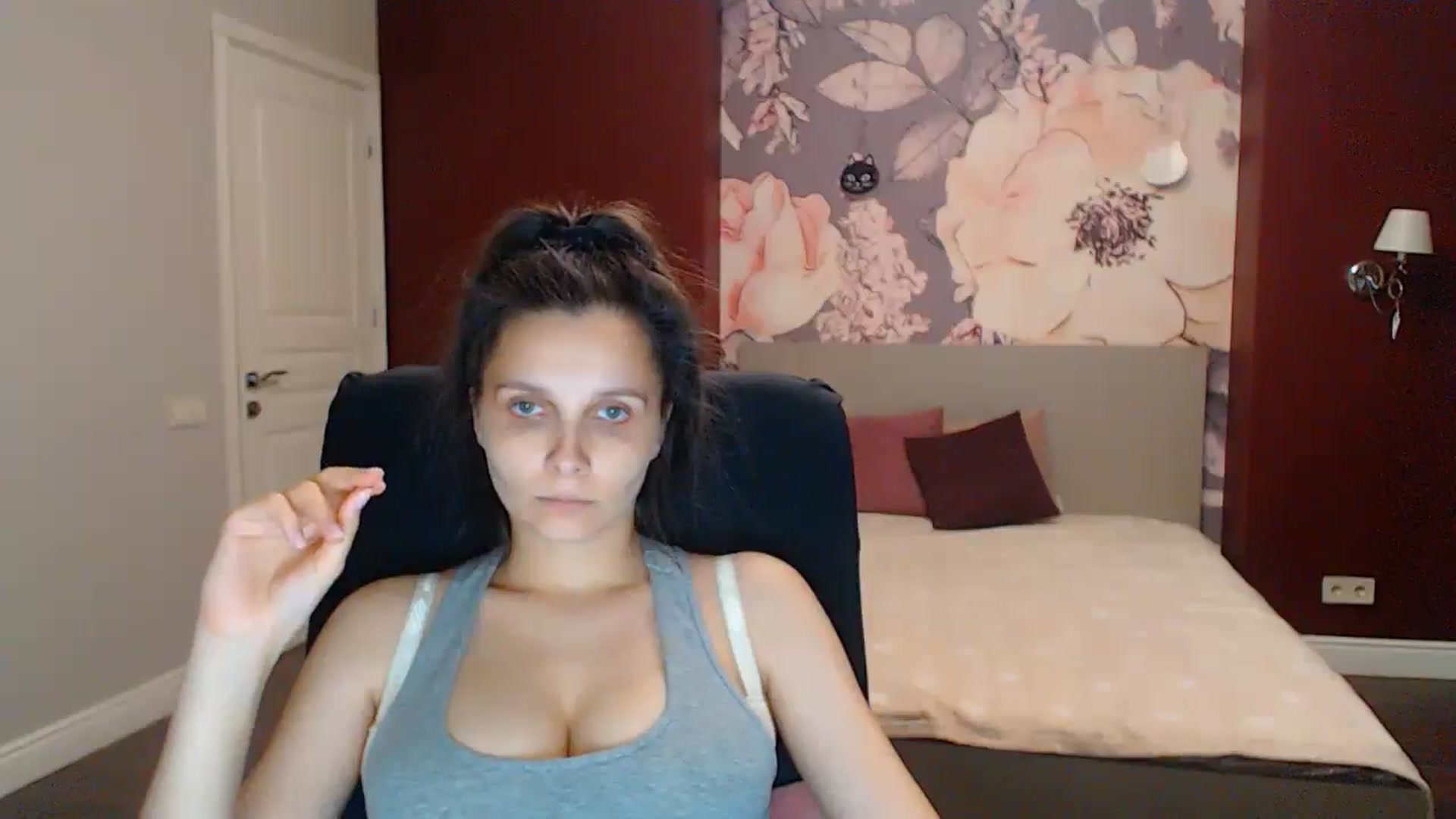 Gallery image thumbnail from Karina_Mils's myfreecams stream on, 08/08/2025, 19:43 image 6 of 20