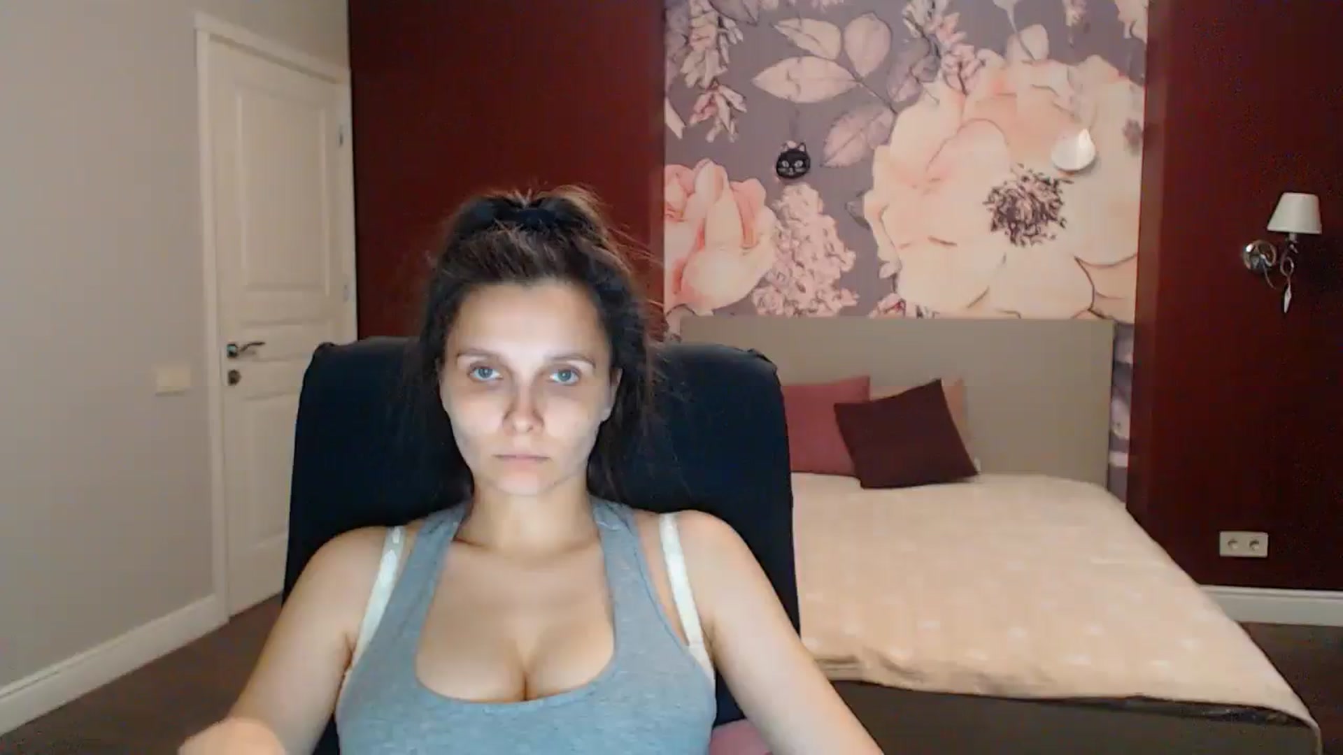 Gallery image thumbnail from Karina_Mils's myfreecams stream on, 08/08/2025, 19:43 image 9 of 20