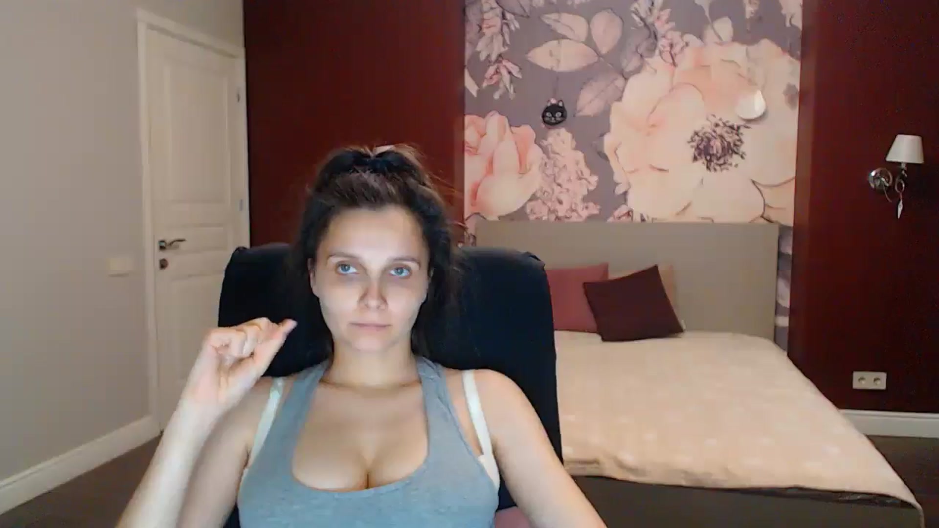 Gallery image thumbnail from Karina_Mils's myfreecams stream on, 08/08/2025, 19:43 image 13 of 20