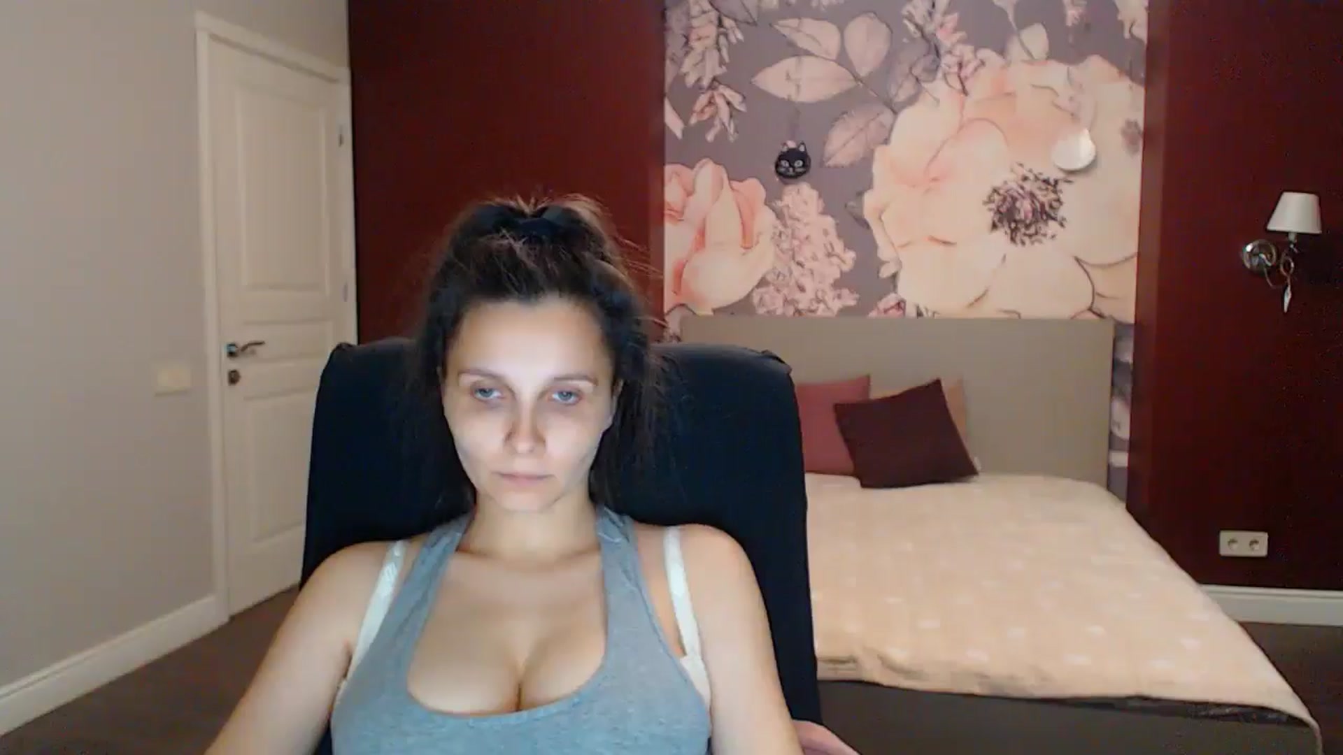 Gallery image thumbnail from Karina_Mils's myfreecams stream on, 08/08/2025, 19:43 image 19 of 20