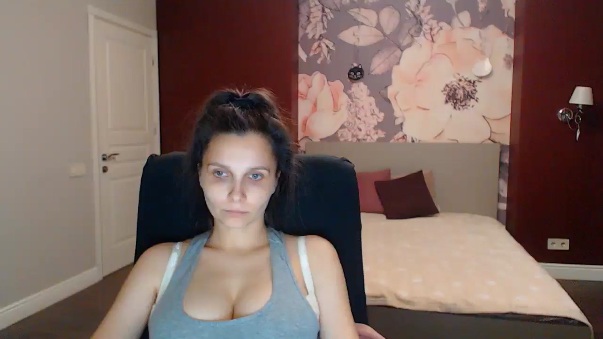 Gallery image thumbnail from Karina_Mils's myfreecams stream on, 08/08/2025, 19:43 image 17 of 20