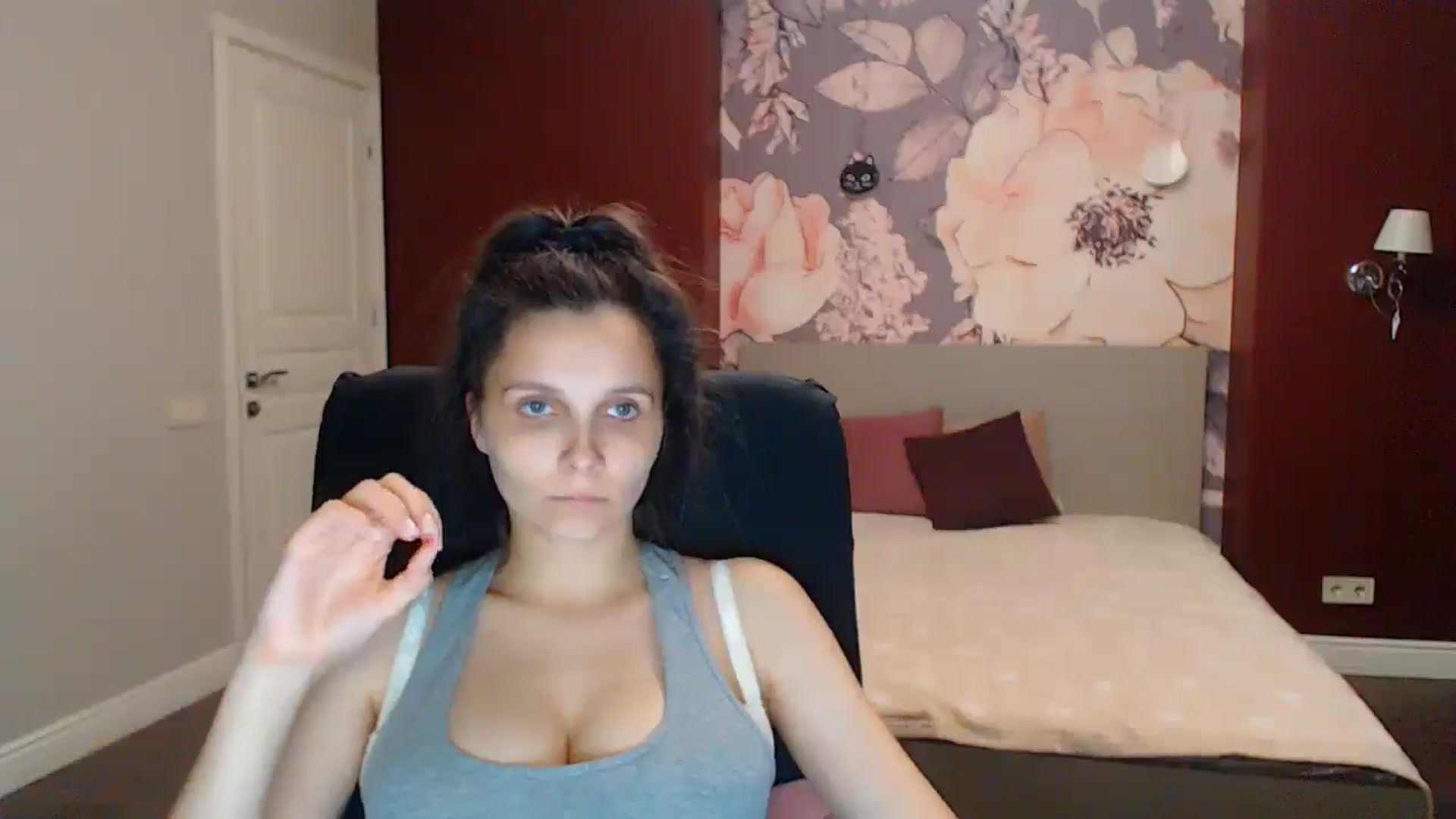 Gallery image thumbnail from Karina_Mils's myfreecams stream on, 08/08/2025, 19:43 image 11 of 20