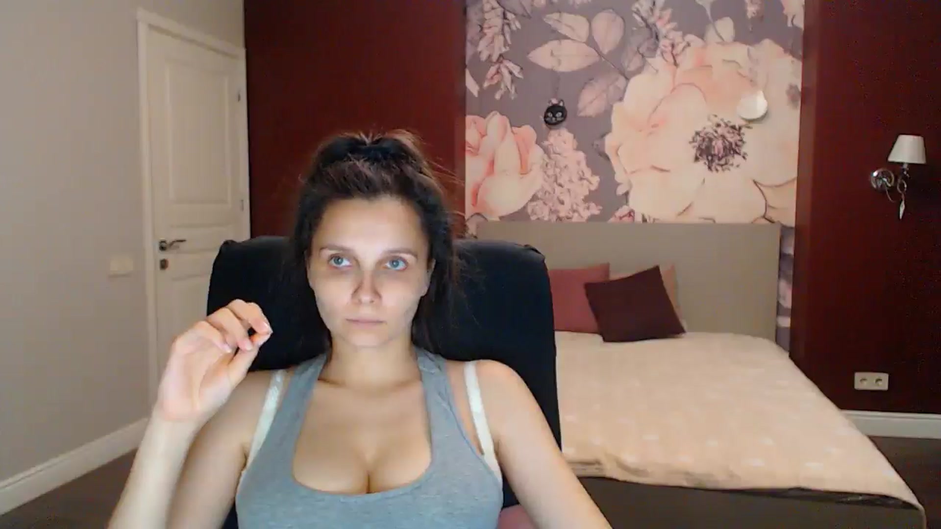 Gallery image thumbnail from Karina_Mils's myfreecams stream on, 08/08/2025, 19:43 image 3 of 20