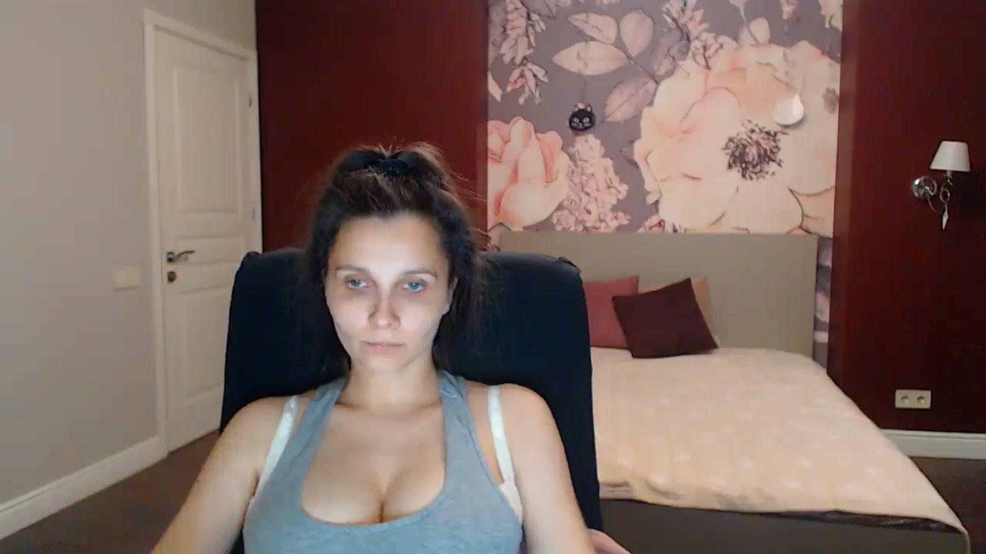 Gallery image thumbnail from Karina_Mils's myfreecams stream on, 08/08/2025, 19:43 image 18 of 20