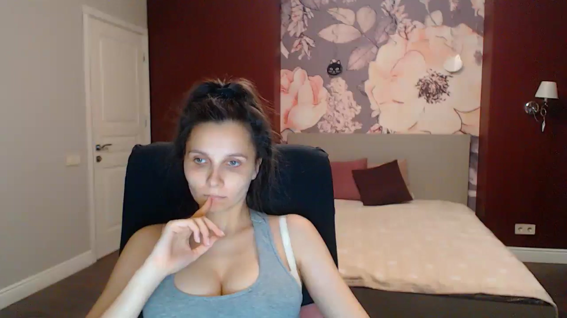 Gallery image thumbnail from Karina_Mils's myfreecams stream on, 08/08/2025, 19:43 image 7 of 20
