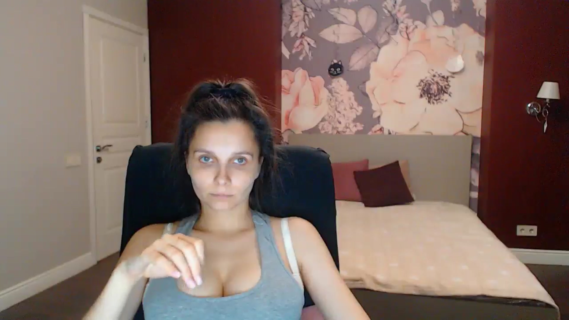 Gallery image thumbnail from Karina_Mils's myfreecams stream on, 08/08/2025, 19:43 image 5 of 20