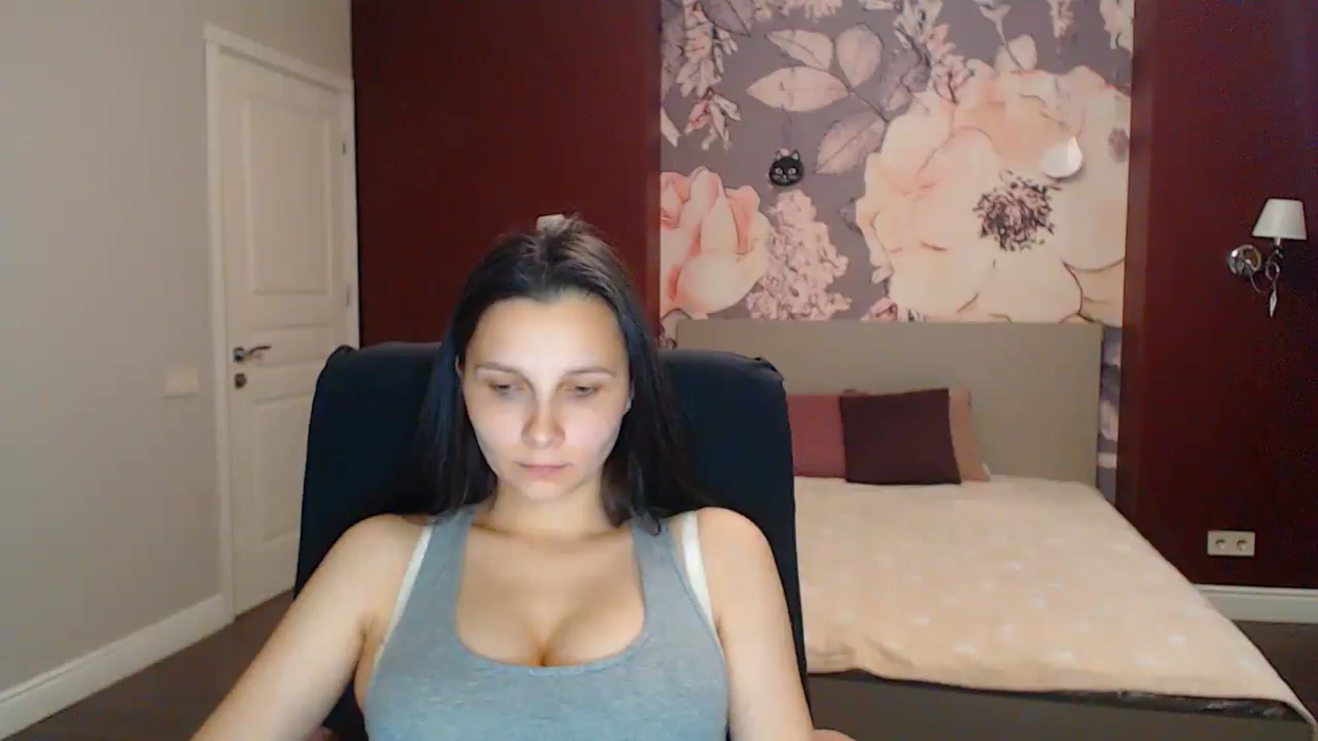 Gallery image thumbnail from Karina_Mils's myfreecams stream on, 08/10/2025, 16:42 image 14 of 20