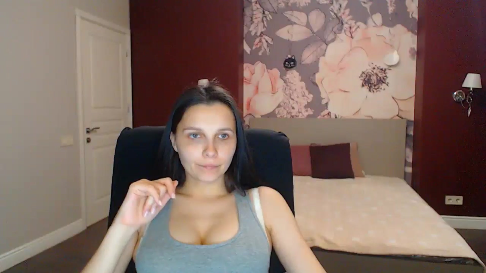 Gallery image thumbnail from Karina_Mils's myfreecams stream on, 08/10/2025, 16:42 image 15 of 20