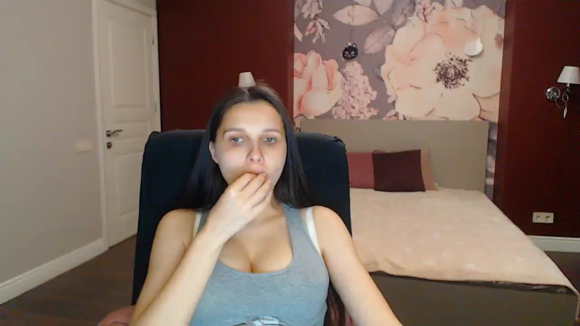 Gallery image thumbnail from Karina_Mils's myfreecams stream on, 08/10/2025, 17:37 image 3 of 20