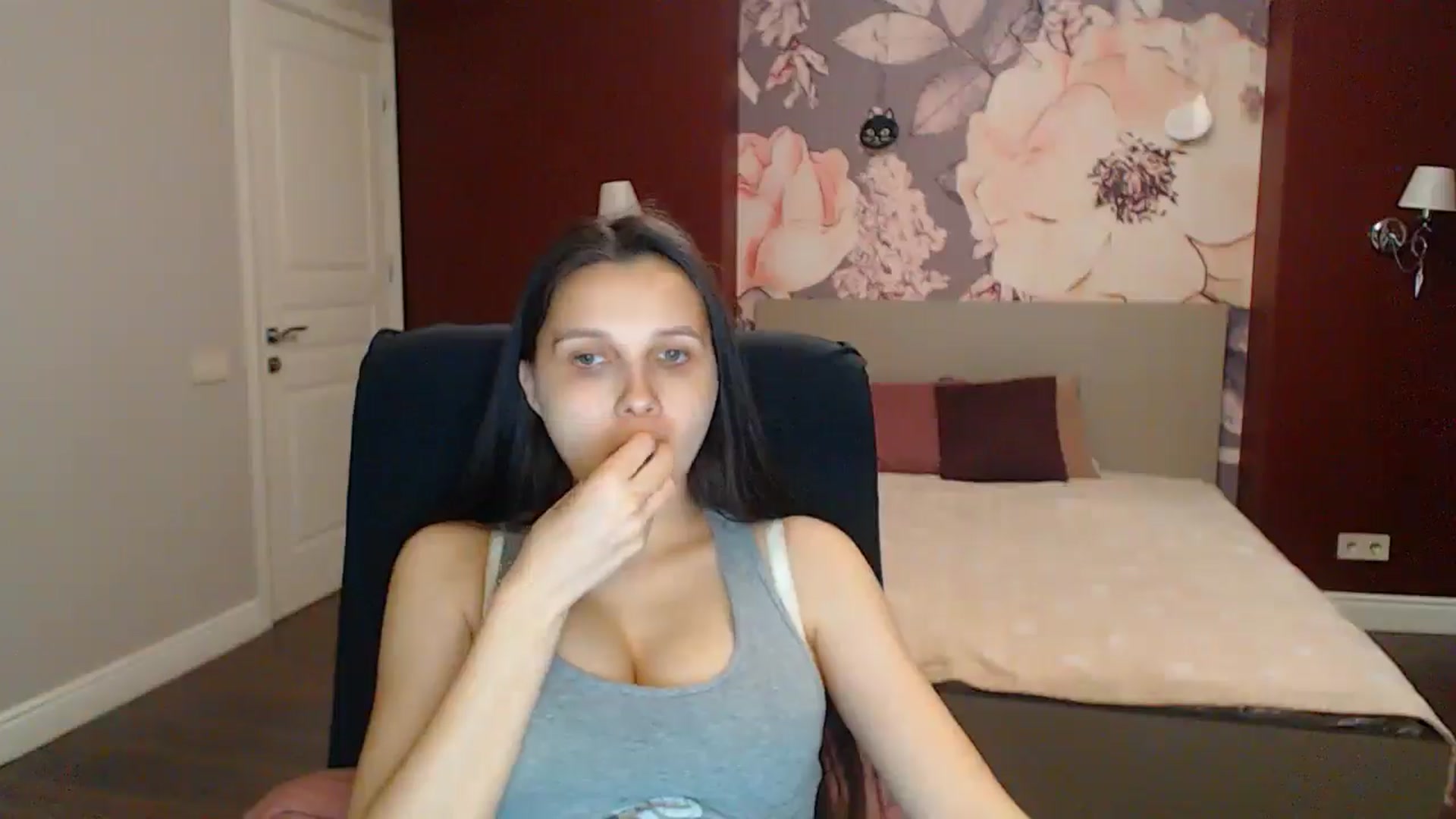 Gallery image thumbnail from Karina_Mils's myfreecams stream on, 08/10/2025, 17:37 image 7 of 20