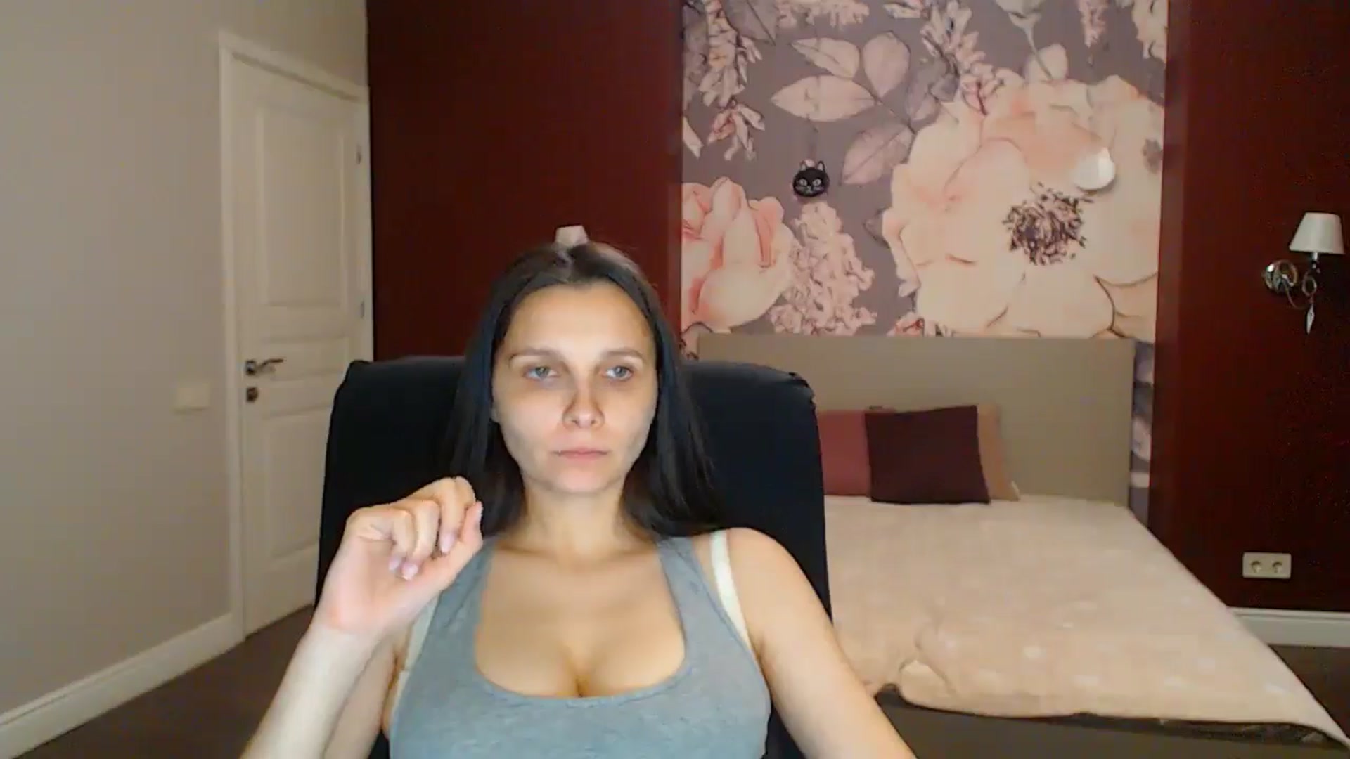 Gallery image thumbnail from Karina_Mils's myfreecams stream on, 08/10/2025, 19:03 image 17 of 20