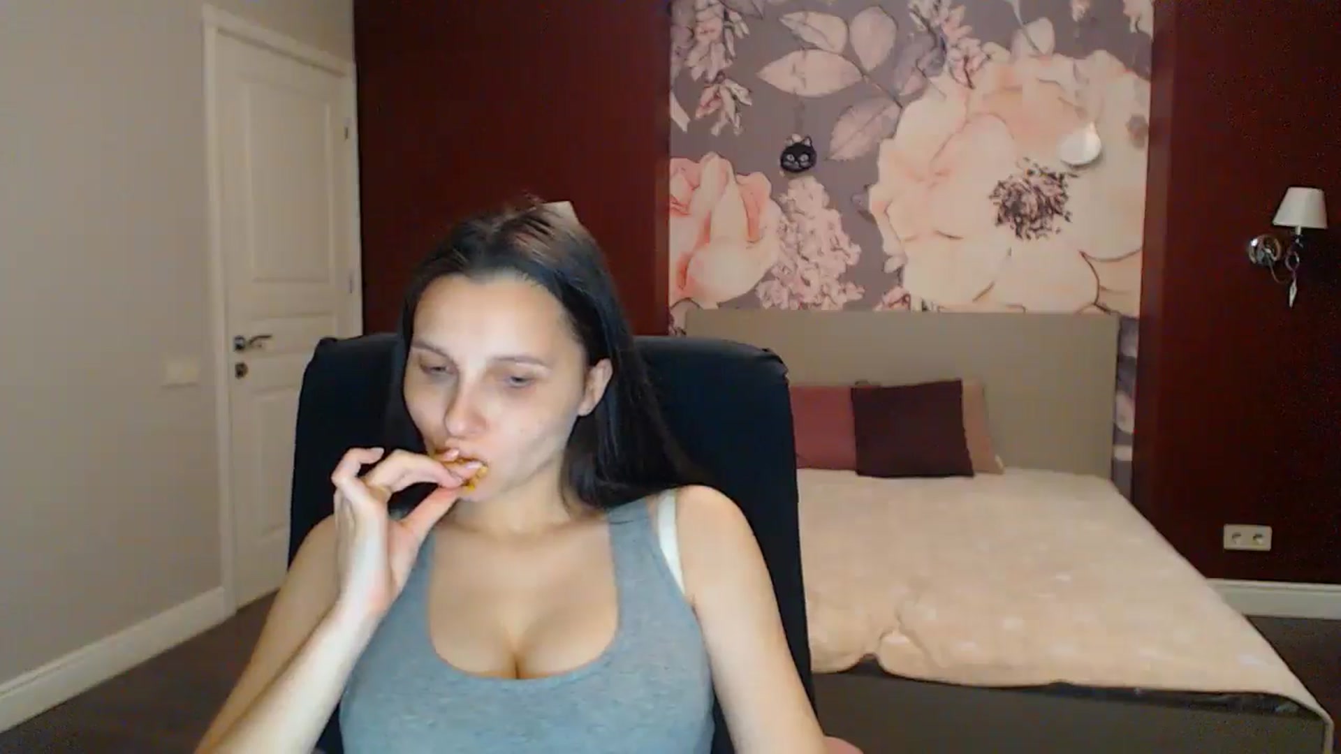 Gallery image thumbnail from Karina_Mils's myfreecams stream on, 08/10/2025, 19:03 image 4 of 20